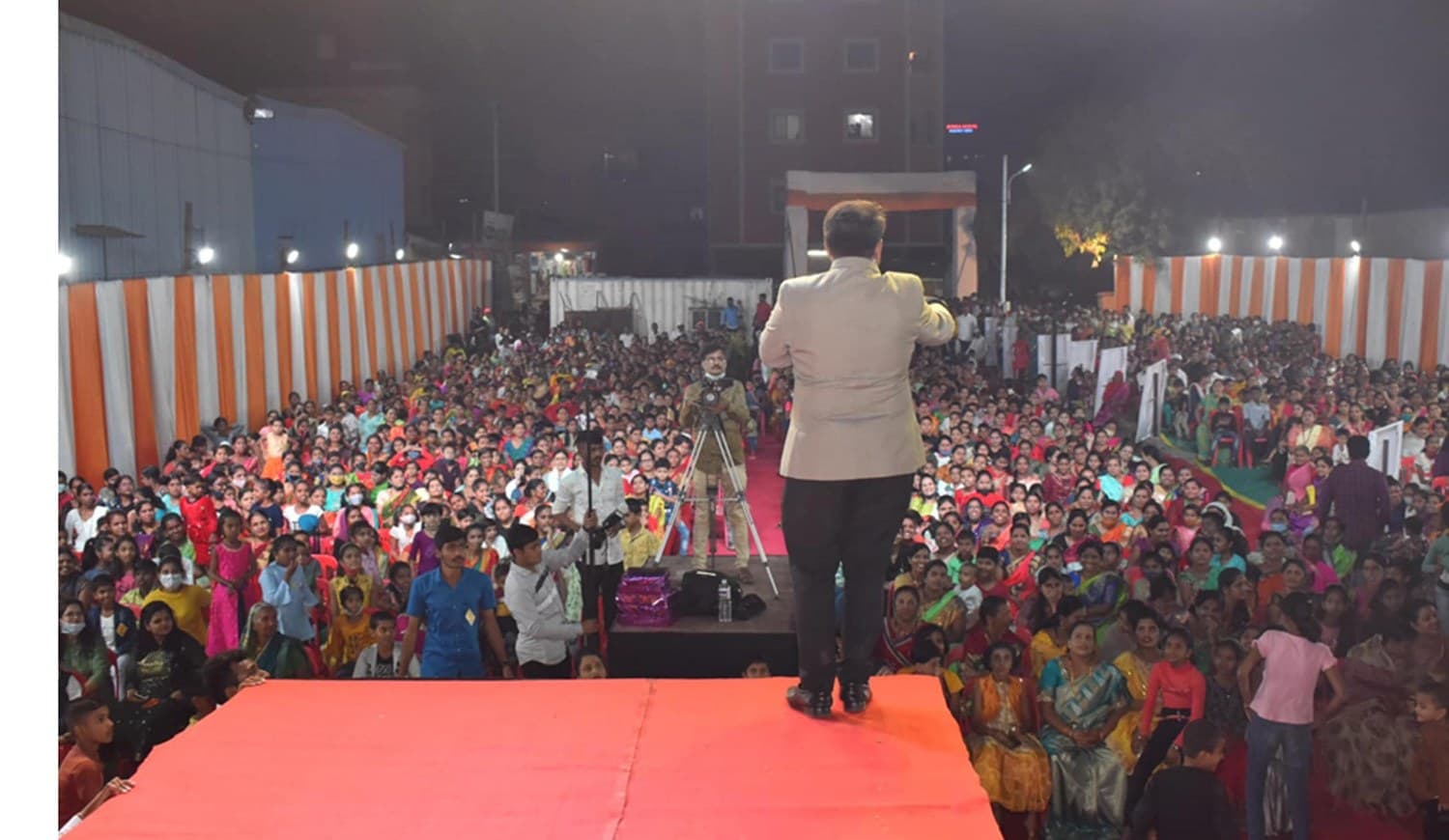 Anchor Akash Phalle facing a large live audience from the stage